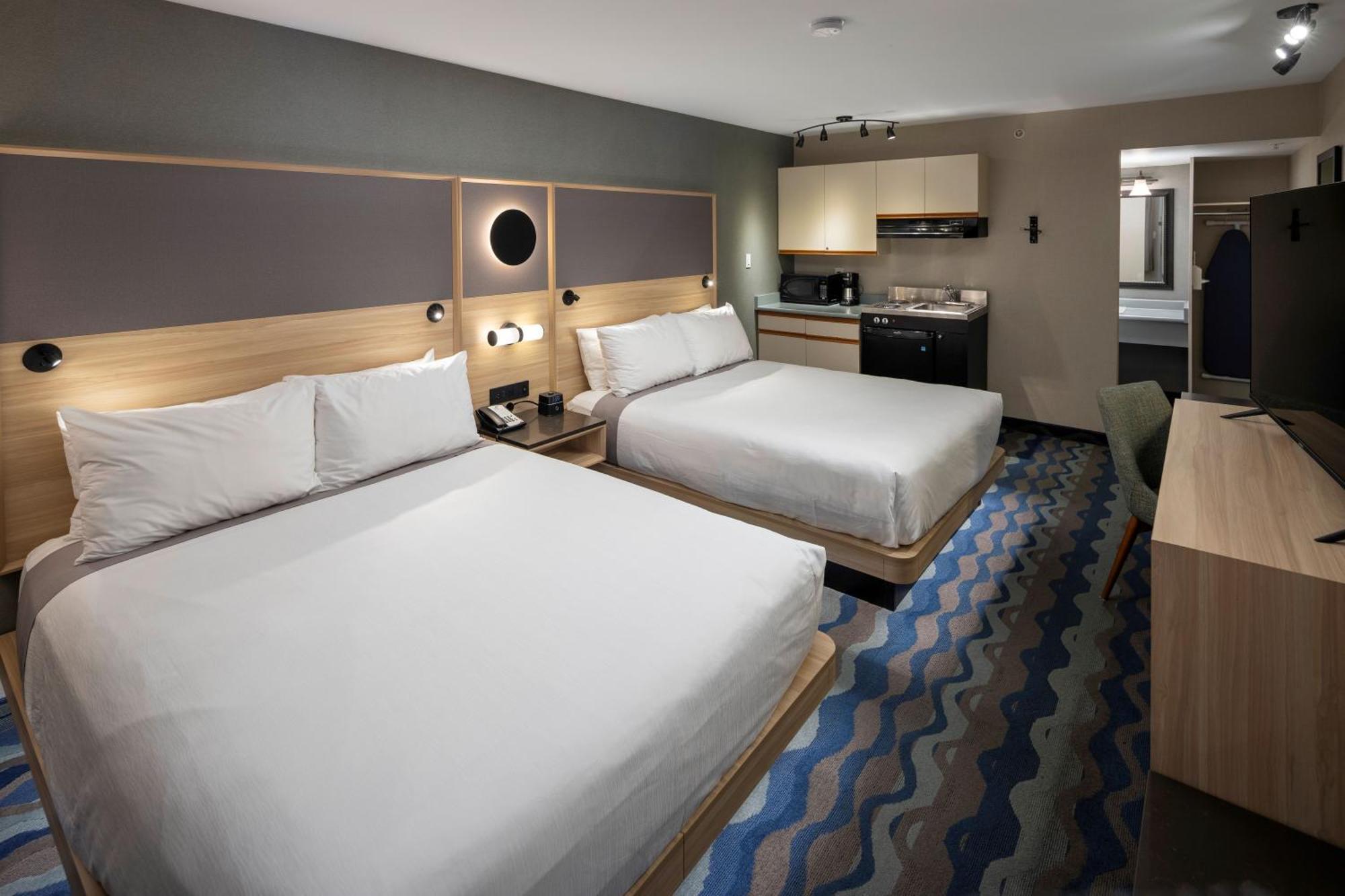 Accent Inns Vancouver Airport Richmond Bagian luar foto