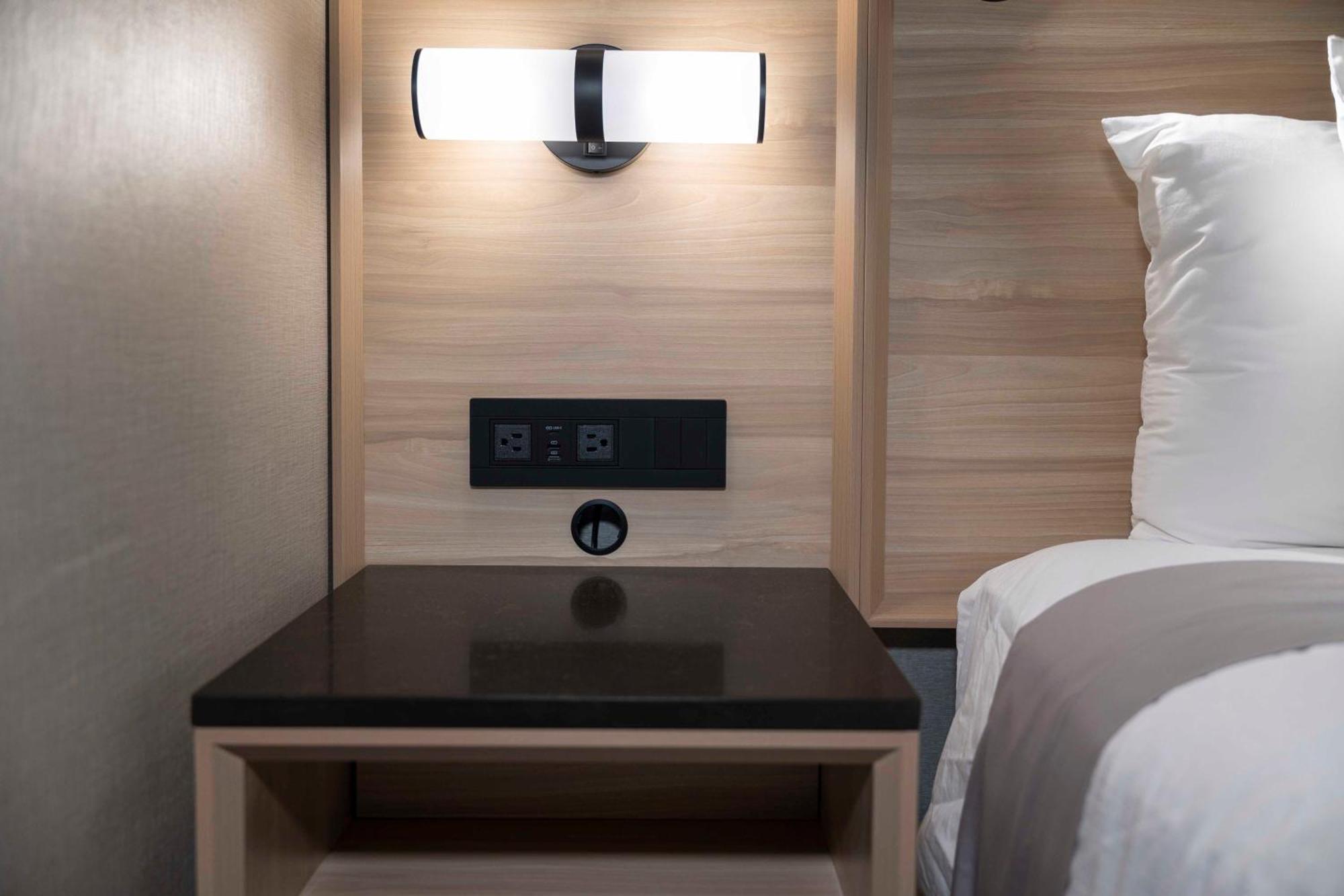 Accent Inns Vancouver Airport Richmond Bagian luar foto