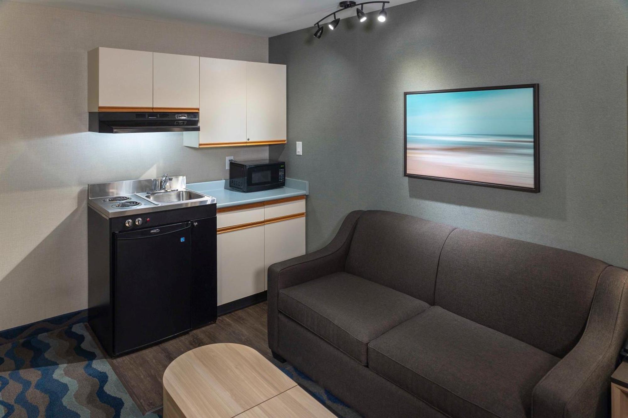 Accent Inns Vancouver Airport Richmond Bagian luar foto