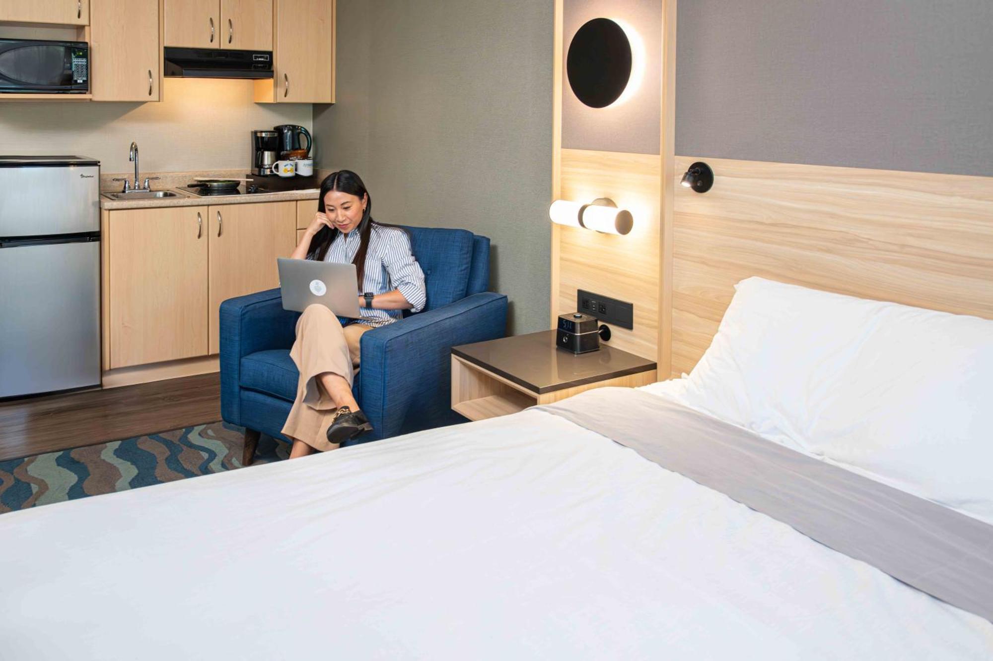 Accent Inns Vancouver Airport Richmond Bagian luar foto